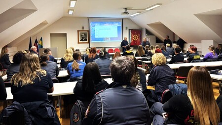 Strokovni posvet članic Gasilske zveze Gorenjske je bil letos v Cerkljah